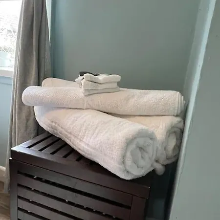 Apartment Entire 2 Bed Flat In London