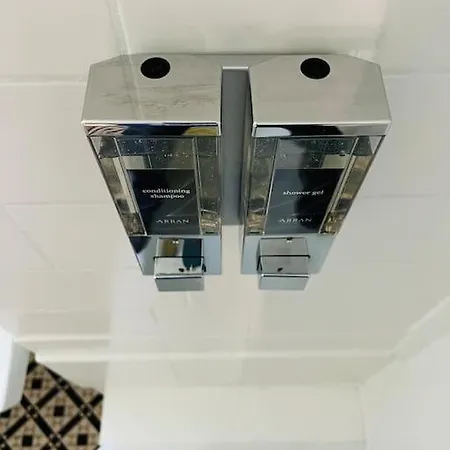 Entire 2 Bed Flat In *