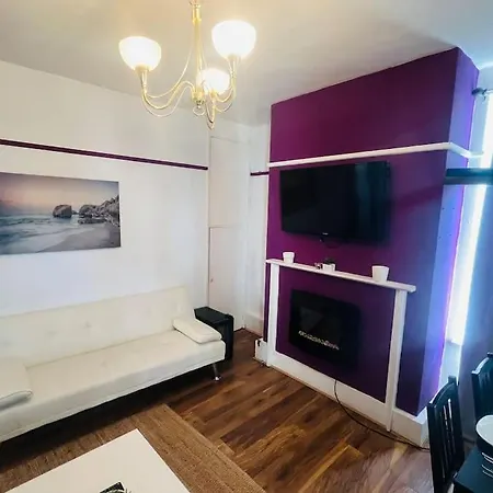 Entire 2 Bed Flat In