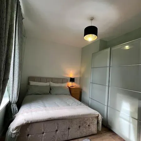 Entire 2 Bed Flat In