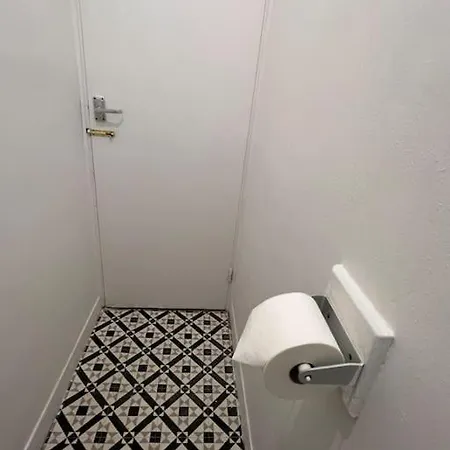 Apartment Entire 2 Bed Flat In