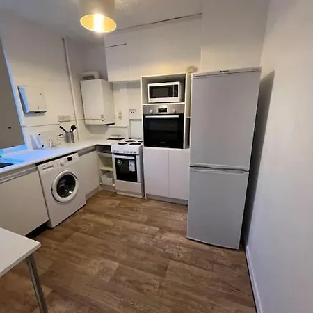 Apartment Entire 2 Bed Flat In London