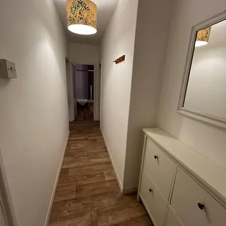 Entire 2 Bed Flat In Apartment London