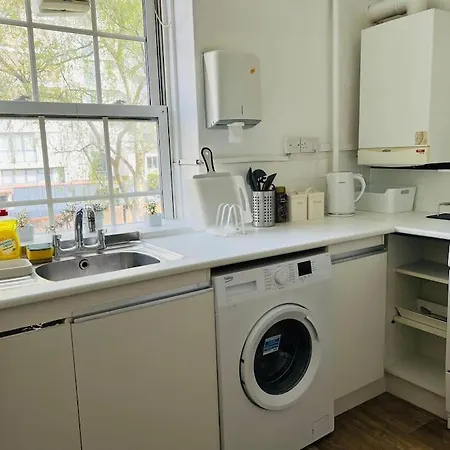 Apartment Entire 2 Bed Flat In London