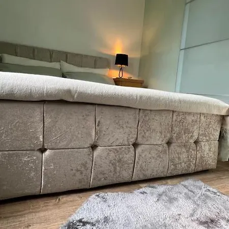 Apartment Entire 2 Bed Flat In