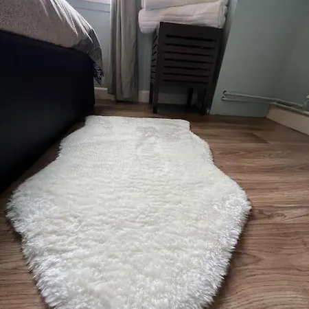 Entire 2 Bed Flat In London
