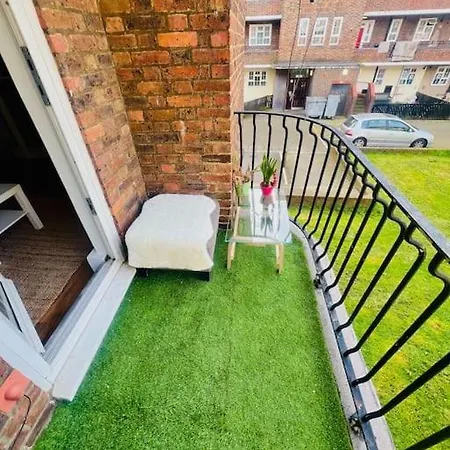 Apartment Entire 2 Bed Flat In *