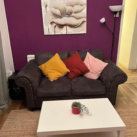 Entire 2 Bed Flat In *