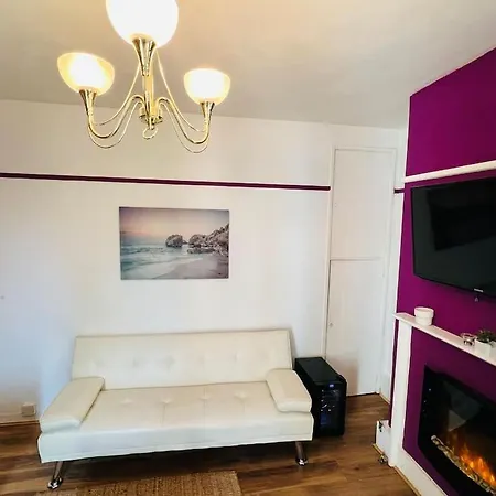 Apartment Entire 2 Bed Flat In *