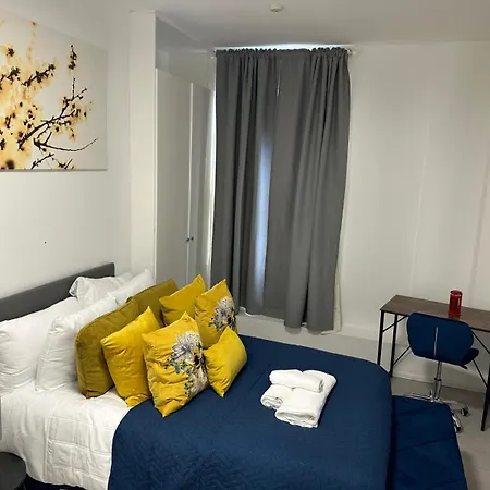 1 Bedroom 30 Minutes To St Pancras Apartment London
