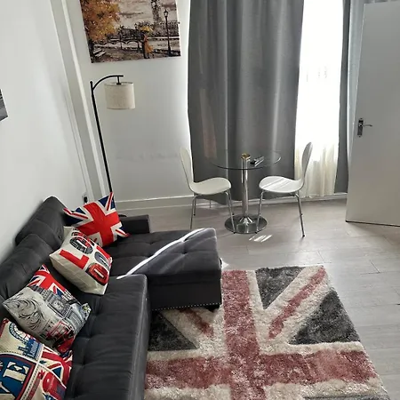 1 Bedroom 30 Minutes To St Pancras Apartment London