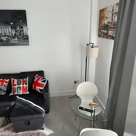 1 Bedroom 30 Minutes To St Pancras * London