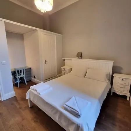 Earls Ct With Terrace Apartment *