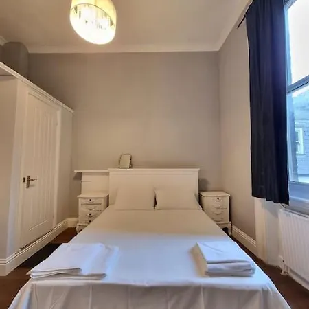 Earls Ct With Terrace Apartment
