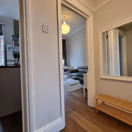 Earls Ct With Terrace Apartment London