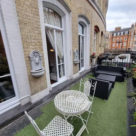 Earls Ct With Terrace