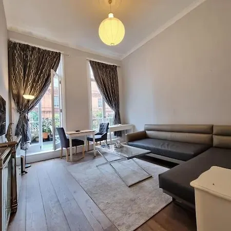 Earls Ct With Terrace Apartment