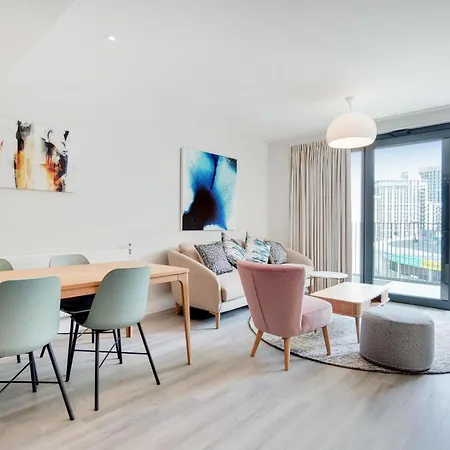 Chic And Comfortable In Apartment *