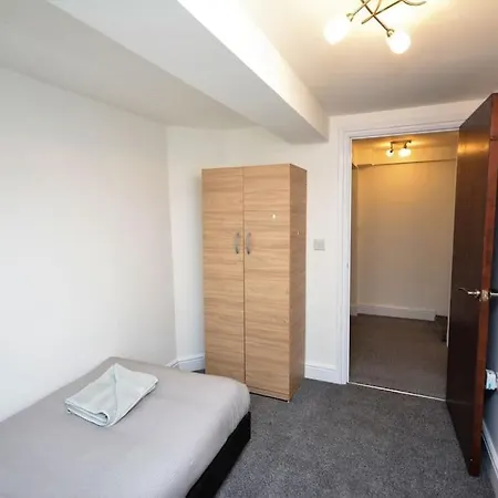 Lovely 4bedroom Apartment *