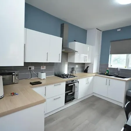 Lovely 4bedroom Apartment *