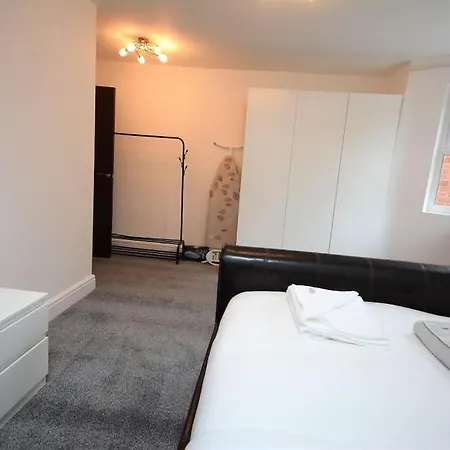 Lovely 4bedroom Apartment *