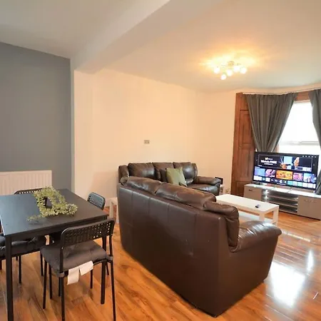 Apartment Lovely 4bedroom