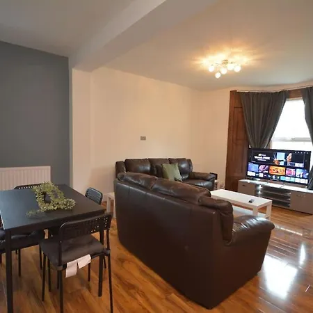 Apartment Lovely 4bedroom London