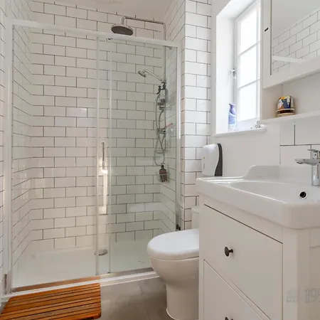193vbr With Shared Bathrooms *