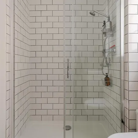 193vbr With Shared Bathrooms Homestay London