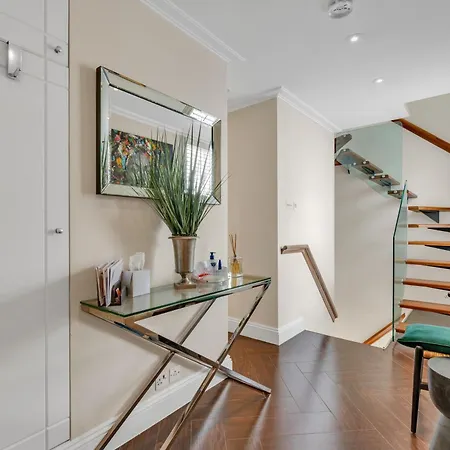 3-bed Grand Triplex In Westminster Apartment London