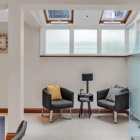 3-bed Grand Triplex In Westminster * London