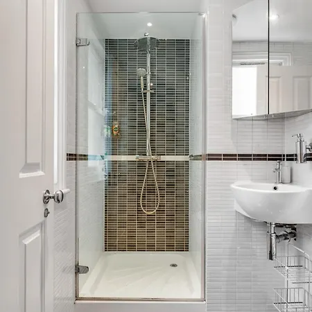 3-bed Grand Triplex In Westminster