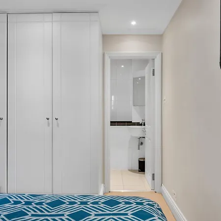 Apartment 3-bed Grand Triplex In Westminster