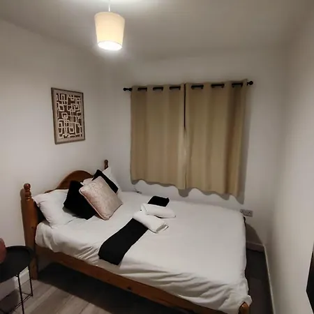 Cosy Near E1 * London
