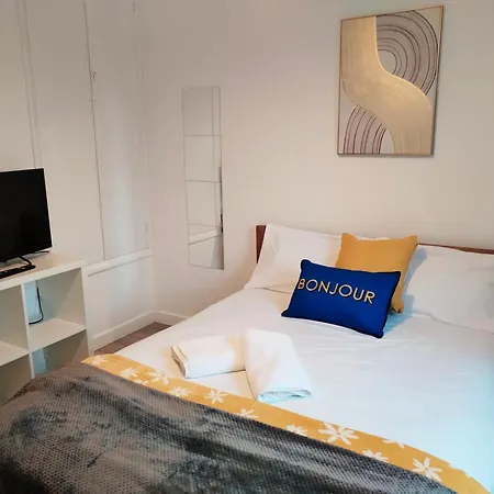 Cosy Near E1 *