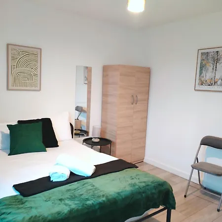 Cosy Near E1 * London