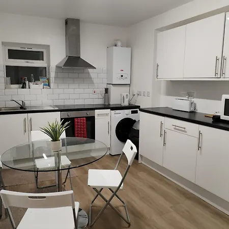 Cosy Near E1 Holiday home London