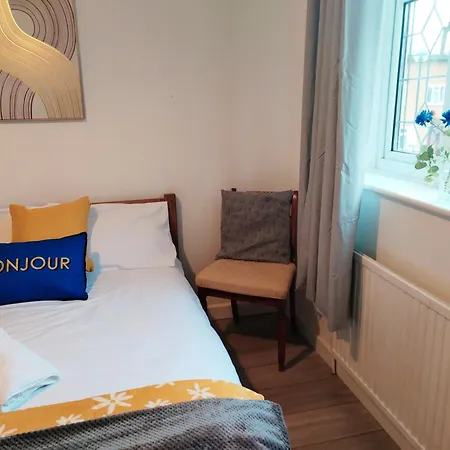 Cosy Near E1 Londra
