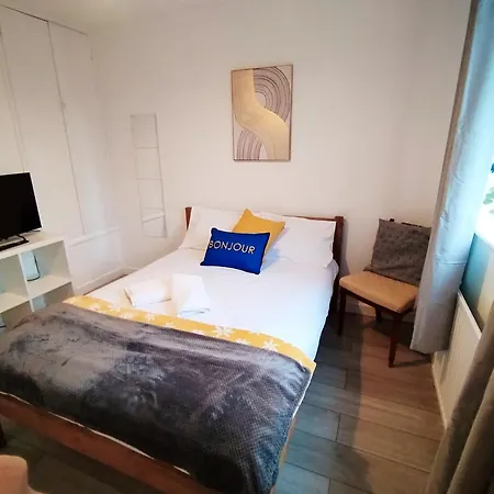 Holiday home Cosy Near E1