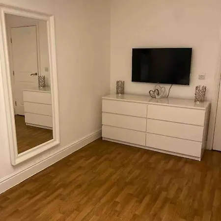 Apartment Heart Of Streatham High Street *
