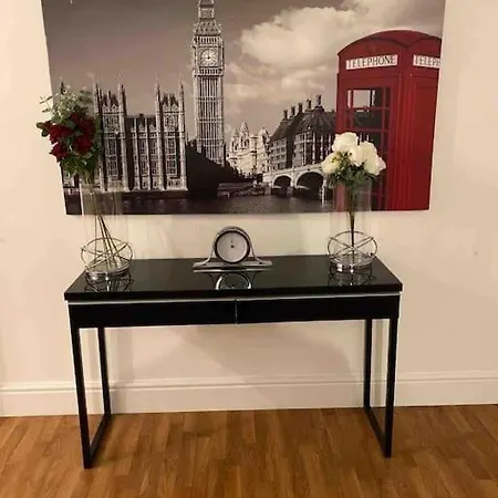 Heart Of Streatham High Street Apartment