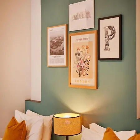 Huttons Hotel, Victoria فندق لندن