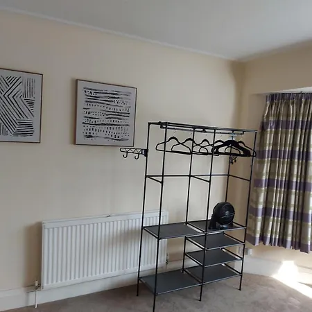 Large 4 Bedrooms Golders Apartment *