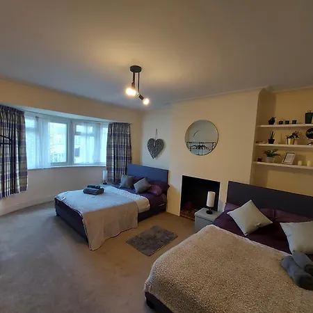 Large 4 Bedrooms Golders *