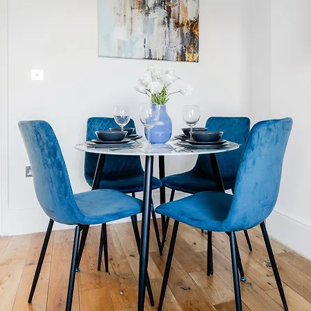 Regent's Park & Baker Street Modern Apartments!