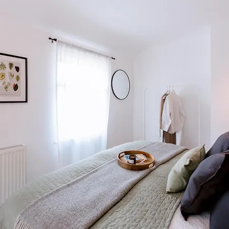 3-bed House - Next To Olympic Park & Westfield * London