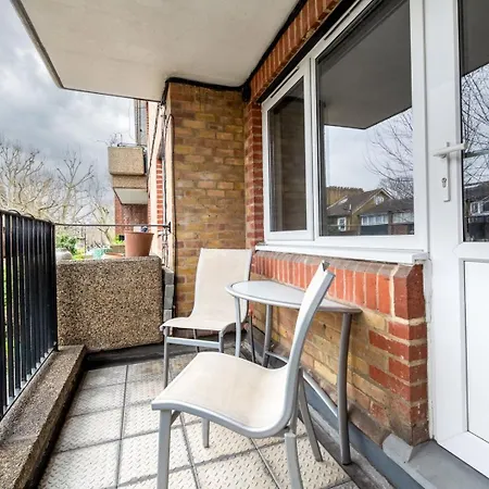 Guestready - Cosy Nest With Balcony In Apartment London