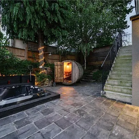 The Ridge - Luxury Designer With Hot Tub And Sauna, Bexley Borough Of Villa *