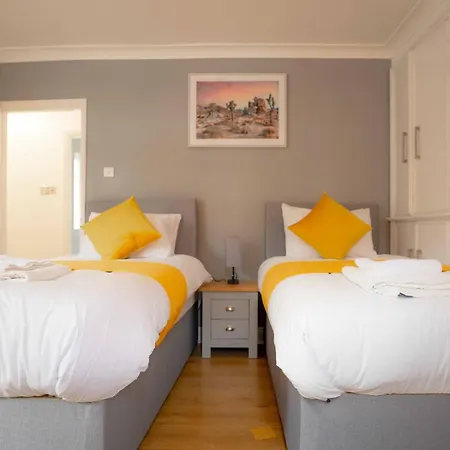 Holiday home Riverside Thames & O2 Arena Retreat - Luxury 2bhk Abbey Wood