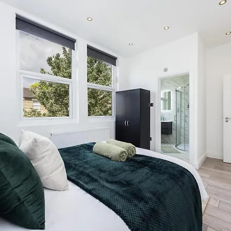 Beautiful 3-bed In Shepherd's Bush Apartment *